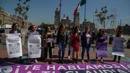 Las manifestantes en el Zócalo, en Ciudad de México, este martes.