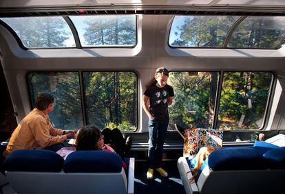 A bordo del tren panorámico California Zephyr, que recorre el estado de California desde San Francisco hasta el Lago Tahoe y Reno, en Nevada.