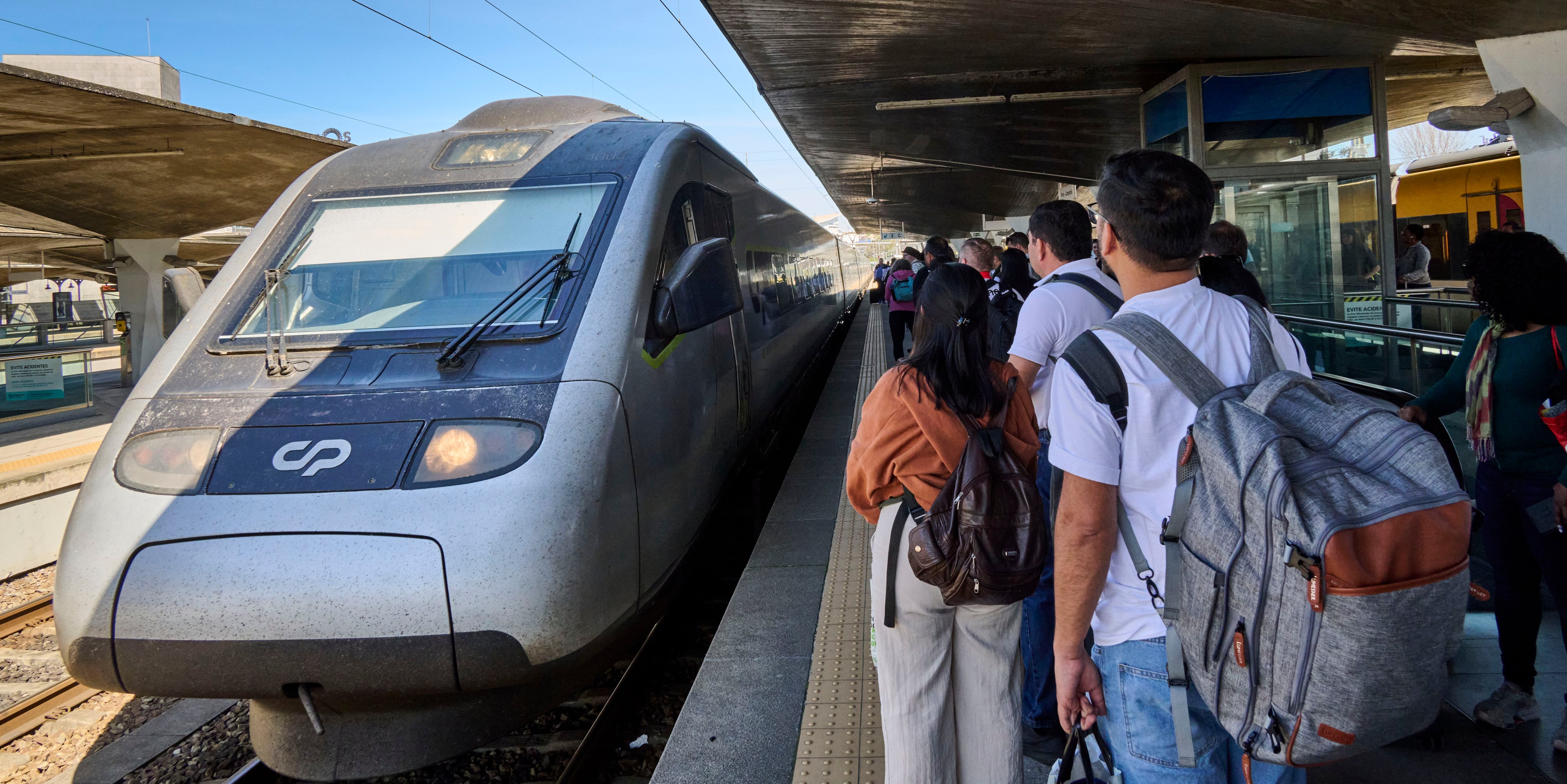 Trenes decentes entre España y Portugal