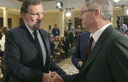 Mariano Rajoy y Alberto Ruiz-Gallardón, ayer jueves en La Moncloa.