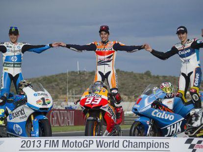 Los tres campeones espa&ntilde;oles de 2013: Pol Espargar&oacute; (Moto2), Marc M&aacute;rquez (MotoGP) y Maverick Vi&ntilde;ales (Moto3)