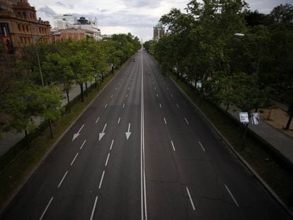 El paseo de la Castellana, vacío minutos antes del inicio del partido.