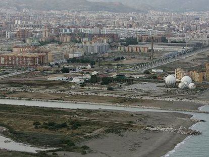Tras la desembocadura del Guadalhorce, suelos de la antigua térmica afectados por el convenio urbanístico con Endesa