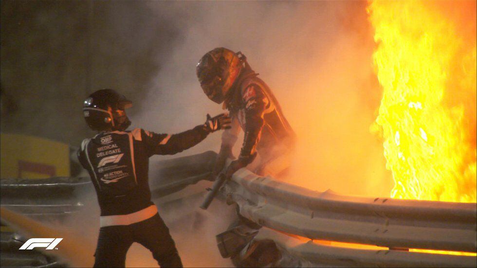 Grosjean sale de su Fórmula 1 en llamas durante el GP de Bahréin.