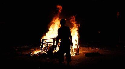 Manifestante durante las protestas llevadas a cabo en Estambul tras los ataques. 