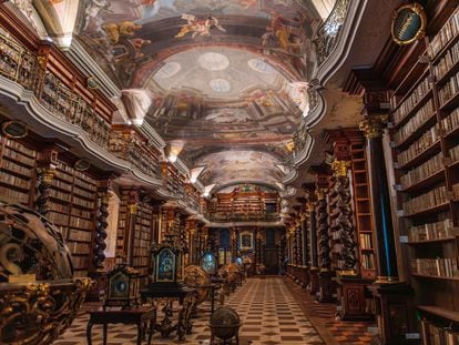 La biblioteca barroca del Klementinum de Praga (República Checa).