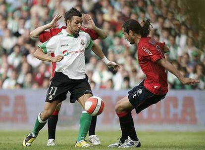 Serrano trata de marcharse de dos rivales del Osasuna.