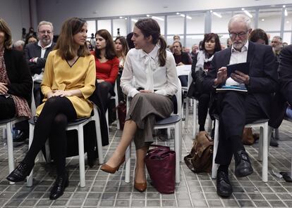Desde la izquierda, las ministras Ione Belarra e Irene Montero y el ex secretario general de Podemos en Madrid, José Julio Rodríguez Fernández, en la 'Conferencia europea por la Paz', celebrada en Madrid en abril.