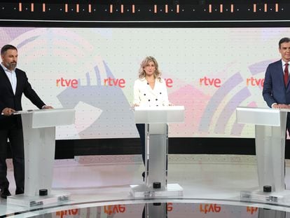 El líder de Vox, Santiago Abascal; la candidata de Sumar, Yolanda Díaz; y el presidente del Gobierno, Pedro Sánchez; en el debate de RTVE este miércoles en Madrid.