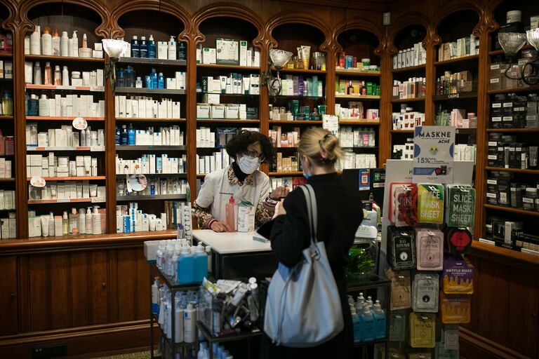 Una farmacia en Rambla Catalunya, en Barcelona, el 20 de noviembre.