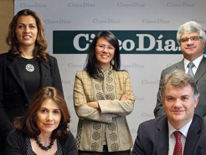 De izquierda a derecha, de pie: Ximena Carazza, de ProMéxico; Lorena Sepúlveda, de ProChile, y Bernardo Muñoz, de la Embajada de Perú; sentados: Marcela Astudillo, de ProColombia, y Juan Ruiz, de BBVA.