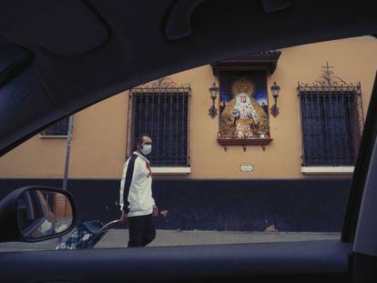 Imagen de la Macarena en una calle de Sevilla.