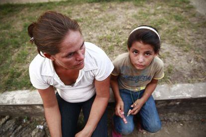 Marlen abandonó su casa en Honduras junto a sus tres hijos huyendo de la violencia de género. Quiere llegar a Estados Unidos.