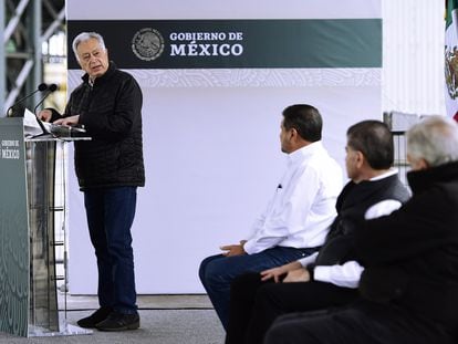 El director de la CFE, Manuel Bartlett, habla en un evento en Coahuila, en octubre de 2020.