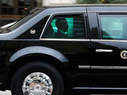 El presidente Barack Obama, dentro de un coche oficial.
