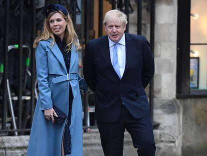 El primer ministro británico, Boris Johnson, junto a su pareja Carrie Symonds.