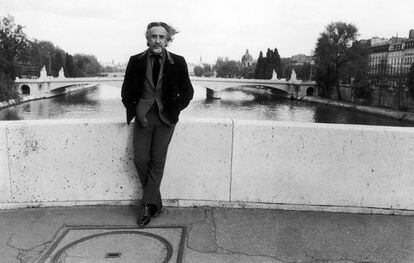 El escritor Romain Gary, en París en 1974.