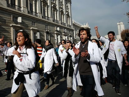 Protesta de sanitarios en 2012, durante la ola de manifestaciones en contra de los recortes a los servicios públicos.