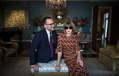 Wintour junto al embajador James Costos, con quien ha estado considerando la posibilidad de crear en España una iniciativa similar al Consejo de Diseñadores de Moda de América –con quien Vogue colabora becando a jóvenes talentos–.