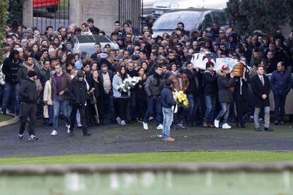Entierro del aficionado ultra fallecido Jimmy en el cementerio de Feans (A Coruña) el 2 de diciembre de 2014.