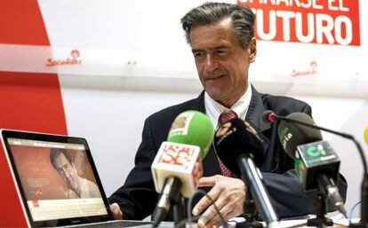 Juan Fernando López Aguilar, durante una rueda de prensa en abril.