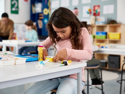 Grupo LEGO ha desarrollado soluciones y recursos de apoyo a los docentes en su labor de hacer del aula un espacio vivo para las asignaturas 'steam' (Ciencia, Tecnología, Ingeniería, Artes y Matemáticas, por sus iniciales en inglés) y para sus alumnos mediante el juego práctico y dirigido.