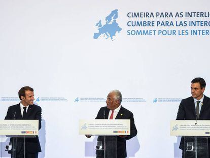 Macron,Costa y Sánchez, durante la rueda de prensa.  