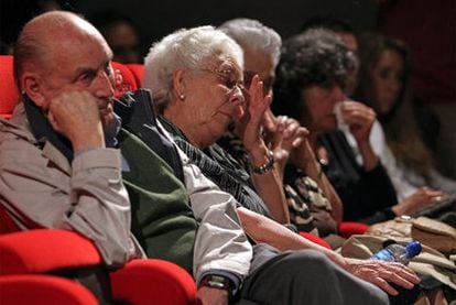 Marcos Ana, Antonia Parra e Hilda Farfante, en la presentación del vídeo de víctimas del franquismo.