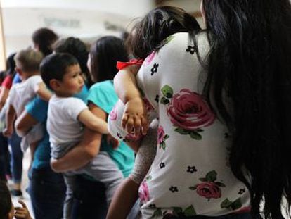 La política de  tolerancia cero  de la Casa Blanca lleva el caos al complejo sistema que gestiona la inmigración irregular y por el camino deja a 1.800 niños huérfanos