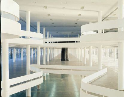 Vista interior del edificio de la bienal de Sao Paulo, en Brasil