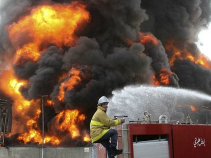 El incendio en la planta de electricidad / Foto y vídeo de Reuters