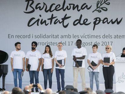 Homenaje a las Victmias del atentado de Barcelona en la Plaza Cataluña.