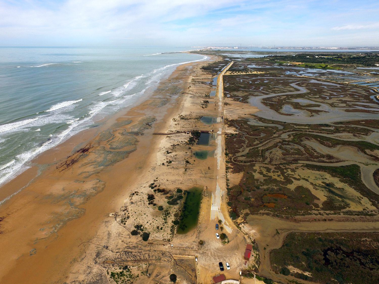 Erosión provocada por el temporal Emma en 2018 en la playa de Camposoto (San Fernando, Cádiz).