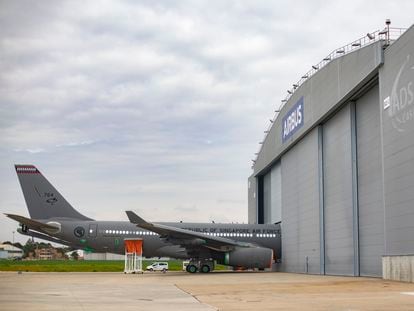 Un avión en la pista del nuevo campus de Airbus, en Getafe, Madrid, este mes.