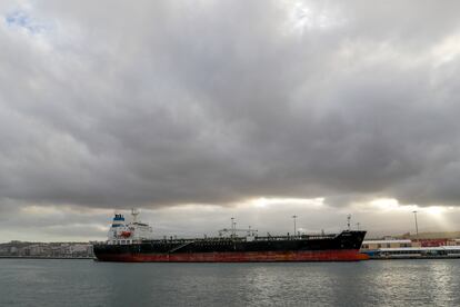 El petrolero 'Alithini II' atracado el martes 29 de noviembre en el puerto de Las Palmas de Gran Canaria.