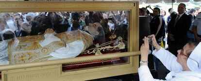 Urna con una réplica de cera y las reliquias de San Juan Bosco, en Tegucigalpa (Honduras) en 2010.