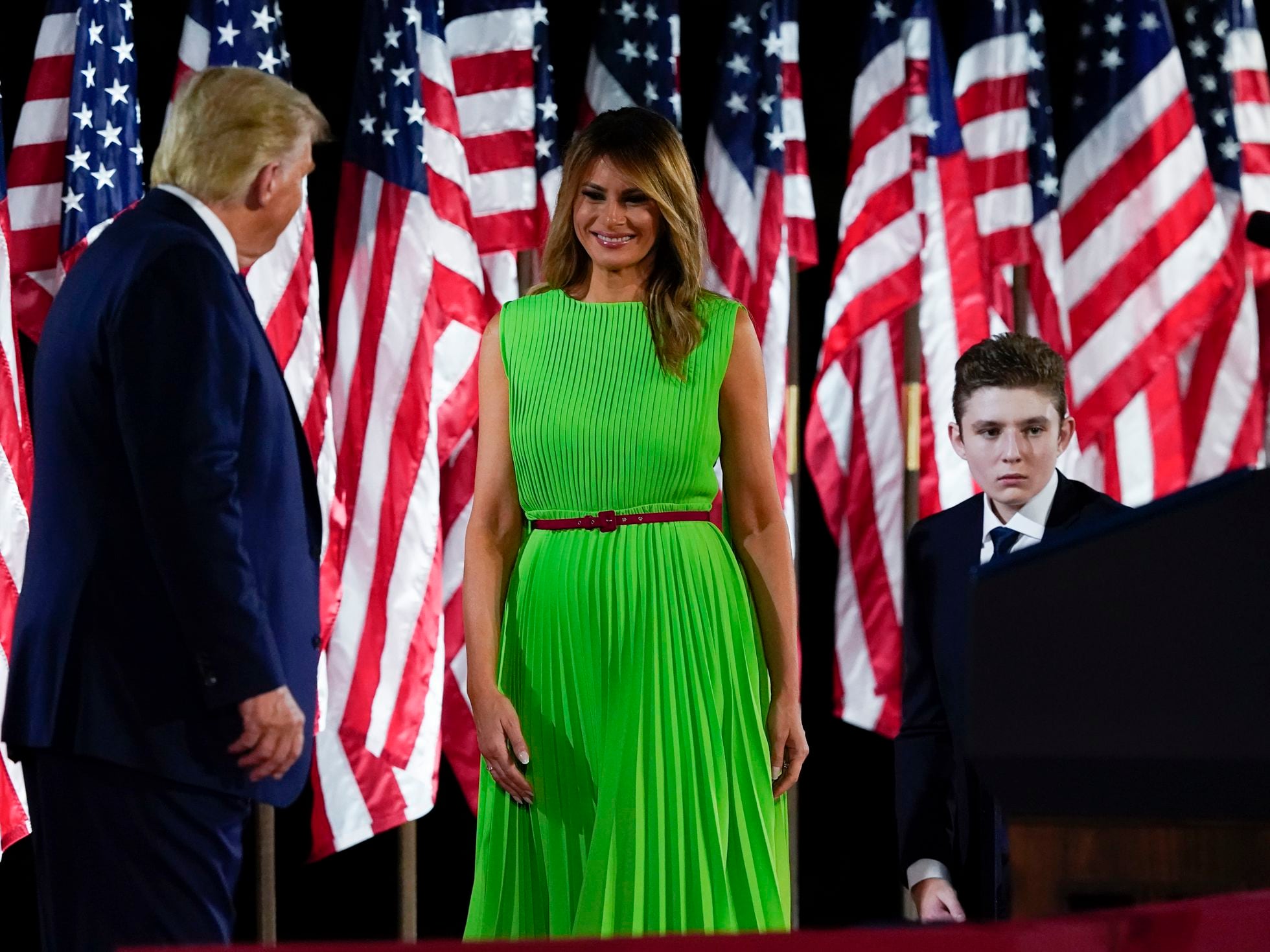 El vestido verde de Melania Trump que se convierte en objeto de ataques al  presidente | Gente | EL PAÍS