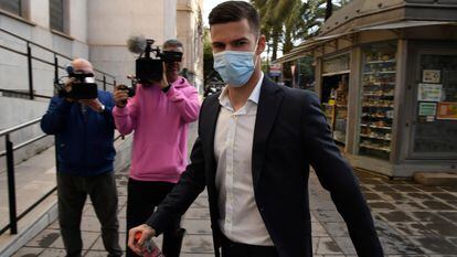 Santi Mina, a su llegada a la Audiencia Provincial de Almería en la última sesión del juicio, el 31 de marzo.