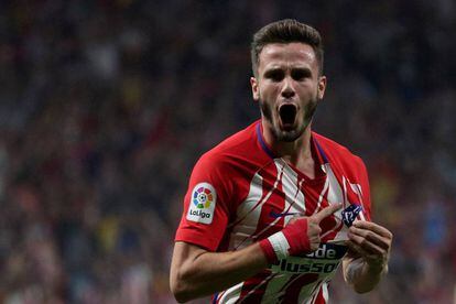 Saúl celebra un gol en el último Atlético-Barelona.