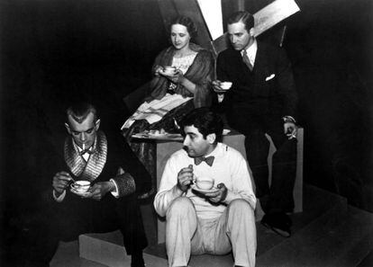Descanso en el rodaje de la película 'Satanás', de Edgar G. Ulmer, en 1934.