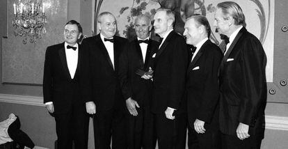Foto de 1967 dels cinc germans Rockefeller. D'esquerra a dreta: David, Winthrop, Frank Pastura, John D., Nelson i Laurence Rockefeller.