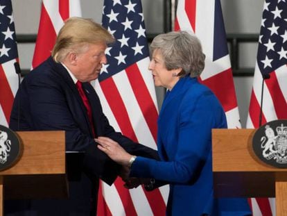 Reunión del presidente de EE UU, Donald Trump, con la primera ministra Theresa May y un grupo de empresarios este martes en Londres./ En vídeo: declaraciones de Trump.