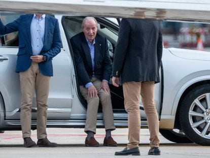 El rey emérito Juan Carlos I, a su llegada a Sanxenxo, Pontevedra, el 19 de mayo de 2022.