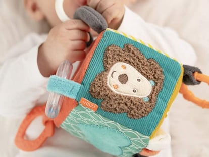 Diseños fáciles de agarrar y de poco peso, para que los bebés los sujeten y manejen con comodidad.