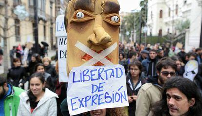 Manifestació a favor de la llibertat d'expressió a Granada, el 2016, després de la detenció de dos titellaires a Madrid.