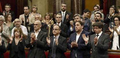 Carles Puigdemont, Oriol Junqueras i la resta del Govern i diputats de Junts pel Sí.