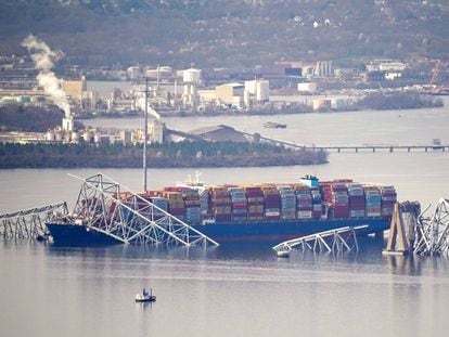 Vista del carguero 'Dali', que chocó contra el puente Francis Scott Key provocando su derrumbe en Baltimore.
