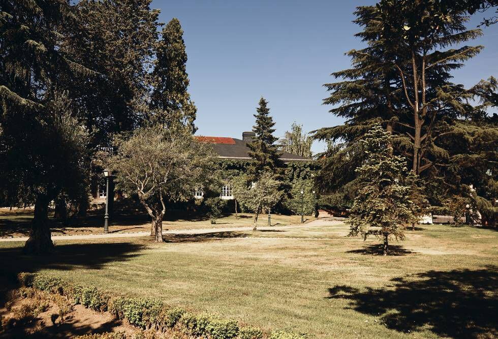 Tanto el palacio como los jardines fueron reconstruidos casi en su totalidad tras la guerra.