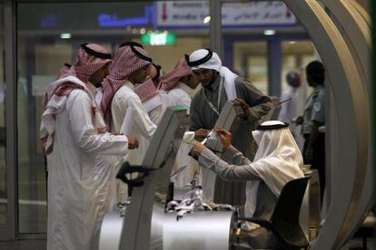 Feria de empleo realizada en Riad para reclutar personal.