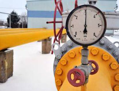 Una tubería de gas de la Estación de Medición y Distribución de Gas en Hermanowice, sudeste de Polonia. EFE/Archivo